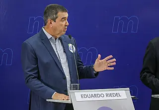 Riedel apresenta programa e lamenta 'pobreza' de propostas
