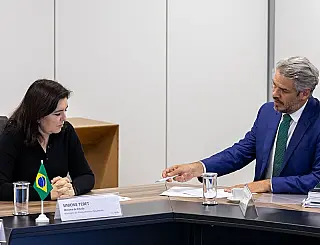 Botelho debate casas e reforma agrária com Simone
