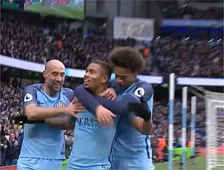 Todos os ângulos - Manchester City mostra segundo gol de Gabriel Jesus contra o Swansea