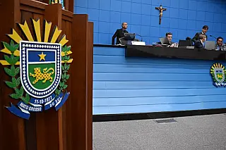 Deputados votam 19 projetos nesta terça-feira