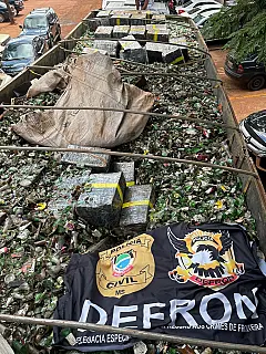 Polícia apreende maconha em meio a cacos de vidro que seriam levados para reciclagem