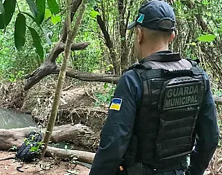Guarda prende jovem se masturbando