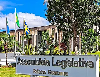 Deputados votam três projetos nesta terça-feira