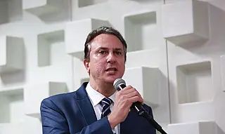Ministro veda criação de novos cursos de Medicina