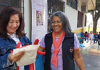 Prefeita conhece funcionamento de Ceim em ação social de grupo de voluntários