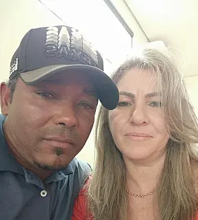 Homem mata mulher e ameaça se suicidar