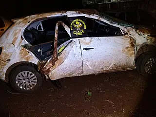 Dupla capota carro recheado de maconha ao fugir do DOF