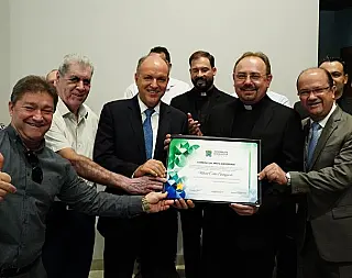 Padre Micael recebe título de Barbosinha