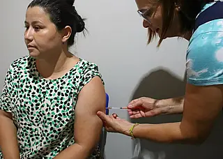 Prefeitura leva vacina em ações do Desenvolve