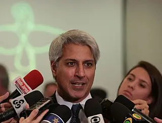 Líder da oposição diz que Bolsonaro não conclui mandato como presidente