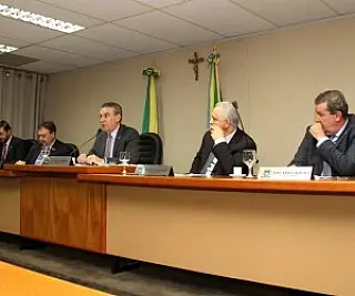 CPI recebe documentos de advogado da JBS uma hora antes do vencimento do prazo