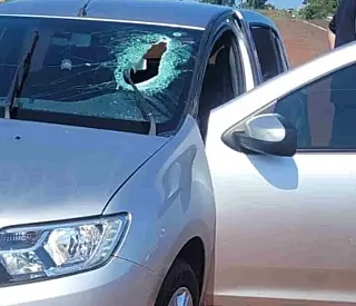 Roda de reboque se desprende, atinge carro que estava atrás e mata homem na BR-060