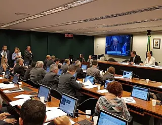 Diretor da UCP diz que lei do Revalida normatiza profissão de formados no exterior