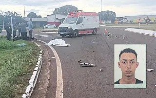 Jovem morre ao bater com moto em caminhonete