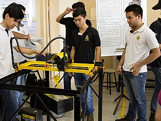 Feira de Experimentos promove interação entre acadêmicos na Unigran