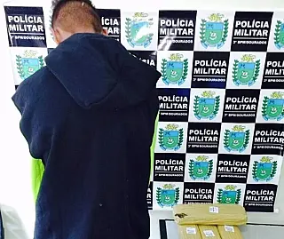 PM apreende jovem de Foz do Iguaçu com maconha em ônibus