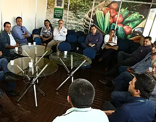 Setor leiteiro discute realidade local com presidente nacional
