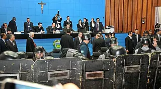 Caso dos três aliados que votaram contra reforma será analisada pelo governo