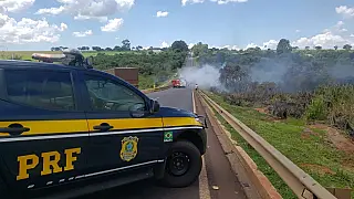 Acidente entre carreta bitrem e caminhão mata três pessoas na BR-163