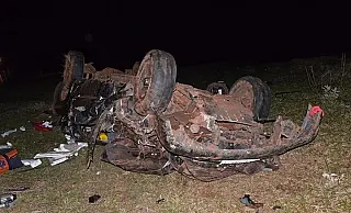 Caminhonete capota e mata motorista esmagado em rodovia