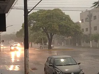 Ano começa como terminou: com chuva em Dourados