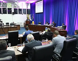 Vereadores vão folgar 15 dias após duas sessões