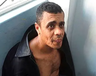 Polícia investiga quem está por trás do homem que atacou Bolsonaro