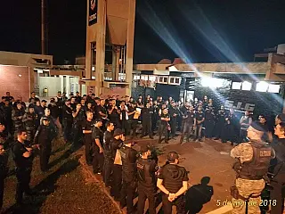 Polícia faz 'arrastão' pela cidade, prende vários suspeitos e mata um bandido