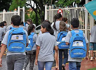Alunos voltam às aulas nesta quinta em Dourados