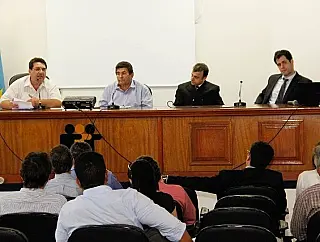 'Quebrados', municípios também querem parar de pagar o que devem à União