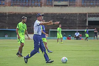 Dourados AC treina no Estádio Douradão para jogo de domingo