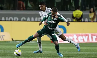 Palmeiras derrota Santos e amplia vantagem na ponta do Brasileirão