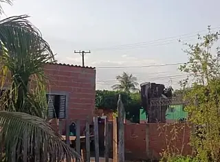 Mulher é encontrada morta em bairro