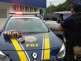 Polícia apreende 10 quilos de cocaína que eram jogadas na BR