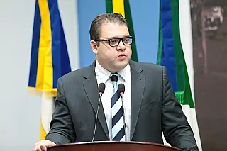 Alan Guedes solicita escalonamento de folha de pagamento dos servidores da Prefeitura