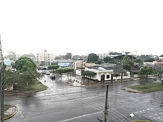 Após 12 dias, chuva fina imprevista volta a cair em Dourados