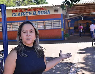 Lia Nogueira denuncia Prefeitura por retardar entrega de kits escolares