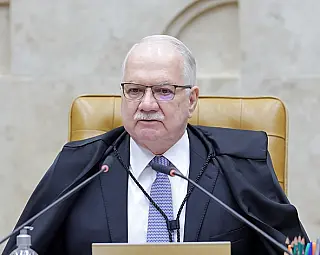 Fachin promete apurar diálogos de Moraes com Vorcaro