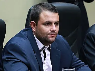 Carlito do Gás diz que Délia faz 'gestão realista' diante da crise nacional