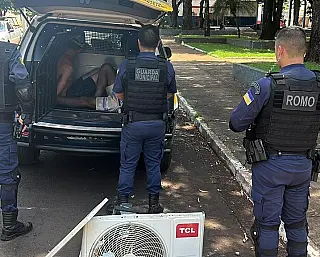 Dupla que furtou ar da praça é denunciada