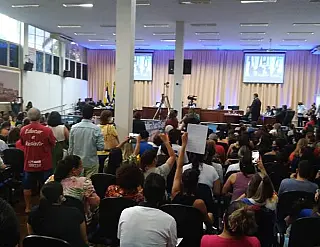 Projetos polêmicos tomam conta da última sessão