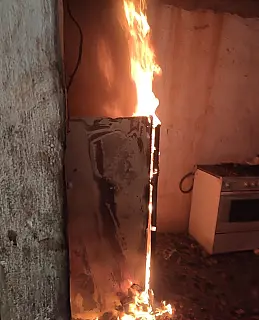 Bombeiros resgatam mulher que dormia enquanto casa pegava fogo em Três Lagoas