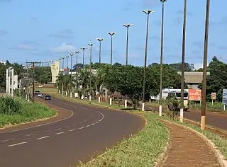 Prefeitura realiza limpeza e roçada em avenidas e parques