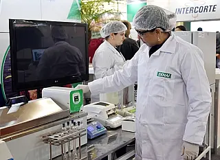 Laboratório de Alimentos do Senai de Dourados faz testes na InterCorte