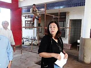 Prefeita inspeciona obras de construção do Ceim em Vila Vargas