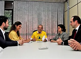 Geraldo firma acordo com PGE para reduzir casos de judicialização na Saúde