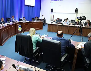 Vereadores aprovam 10 projetos em sessão ordinária