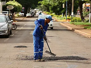 Prefeitura confia em trégua das chuvas para acelerar tapa-buracos