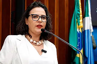 Gleice cobra informações sobre chamada de professores