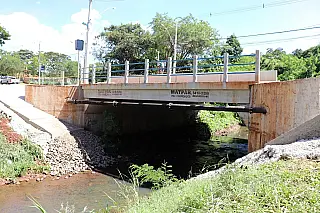 Depois de notificações, Sanesul entrega obra que soluciona problema de erosão na ponte da Hayel